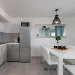 Διαμέρισμα Moderne In Mit Schoener Terrasse By Interhome Crikvenica