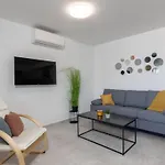 Moderne In Mit Schoener Terrasse By Interhome Διαμέρισμα Crikvenica
