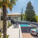 Moderne In Mit Schoener Terrasse By Interhome Διαμέρισμα Crikvenica
