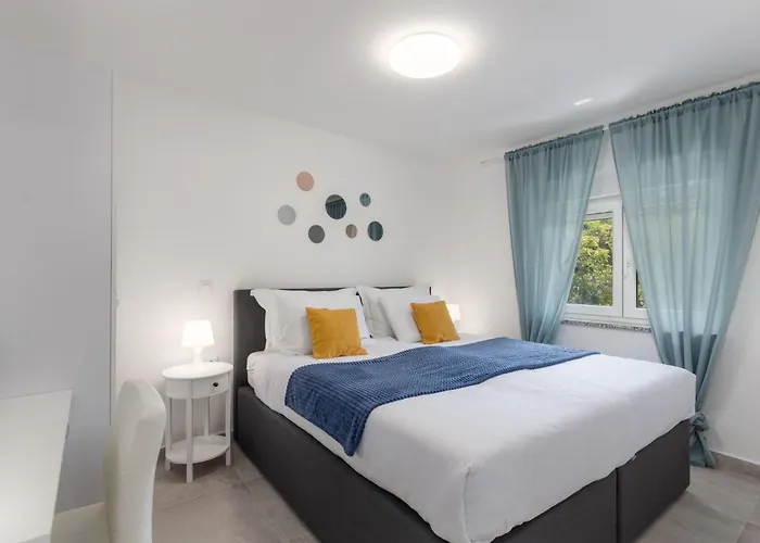 Apartament Moderne In Mit Schoener Terrasse By Interhome