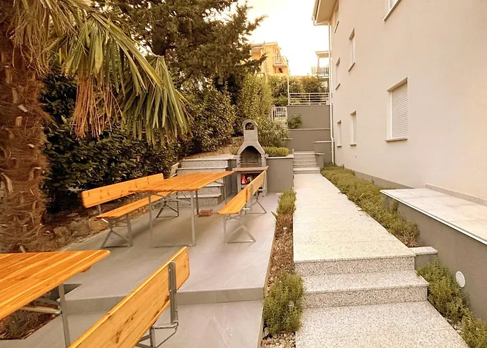Moderne In Mit Schoener Terrasse By Interhome