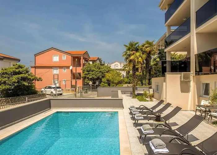 Apartament Moderne In Mit Schoener Terrasse By Interhome *