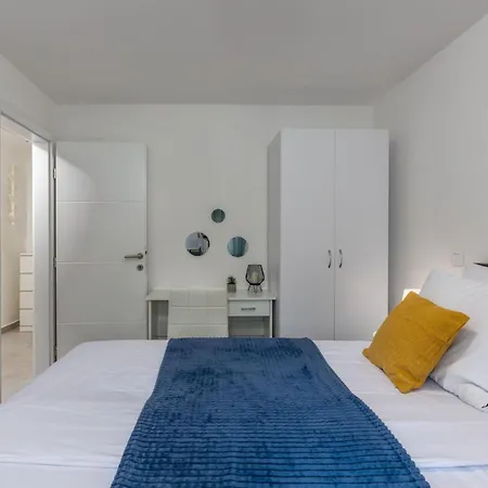 Moderne In Crikvenica Mit Schoener Terrasse By Interhome تْسْغيكفانِتْسا
