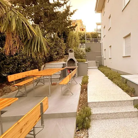 Moderne In Mit Schoener Terrasse By Interhome