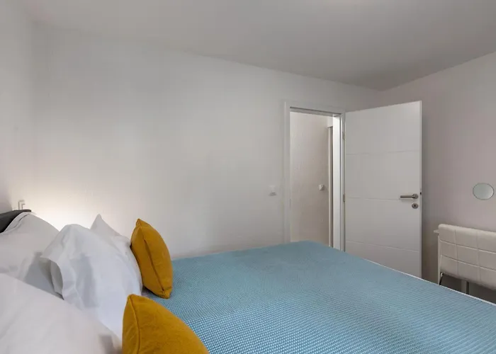 Moderne In Crikvenica Mit Schoener Terrasse By Interhome شقة