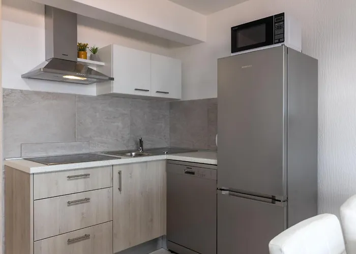 Moderne In Crikvenica Mit Schoener Terrasse By Interhome تْسْغيكفانِتْسا